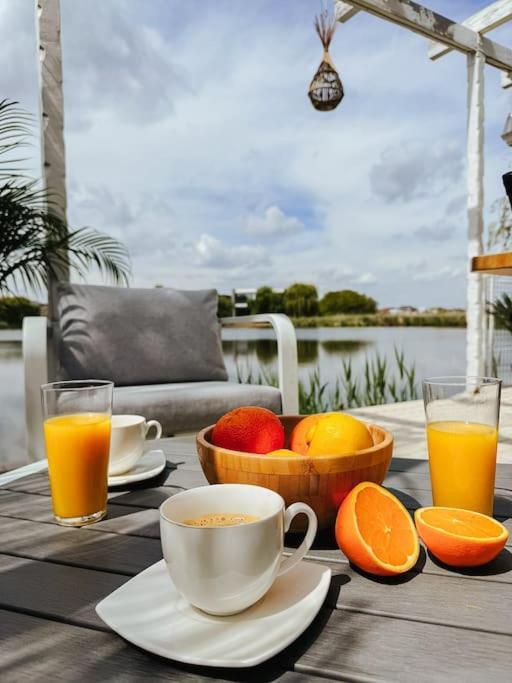 Therme - Corbeanca By The Lake Luxury Villa Экстерьер фото