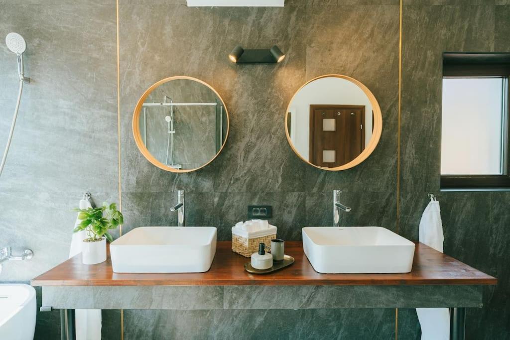 Therme - Corbeanca By The Lake Luxury Villa Экстерьер фото